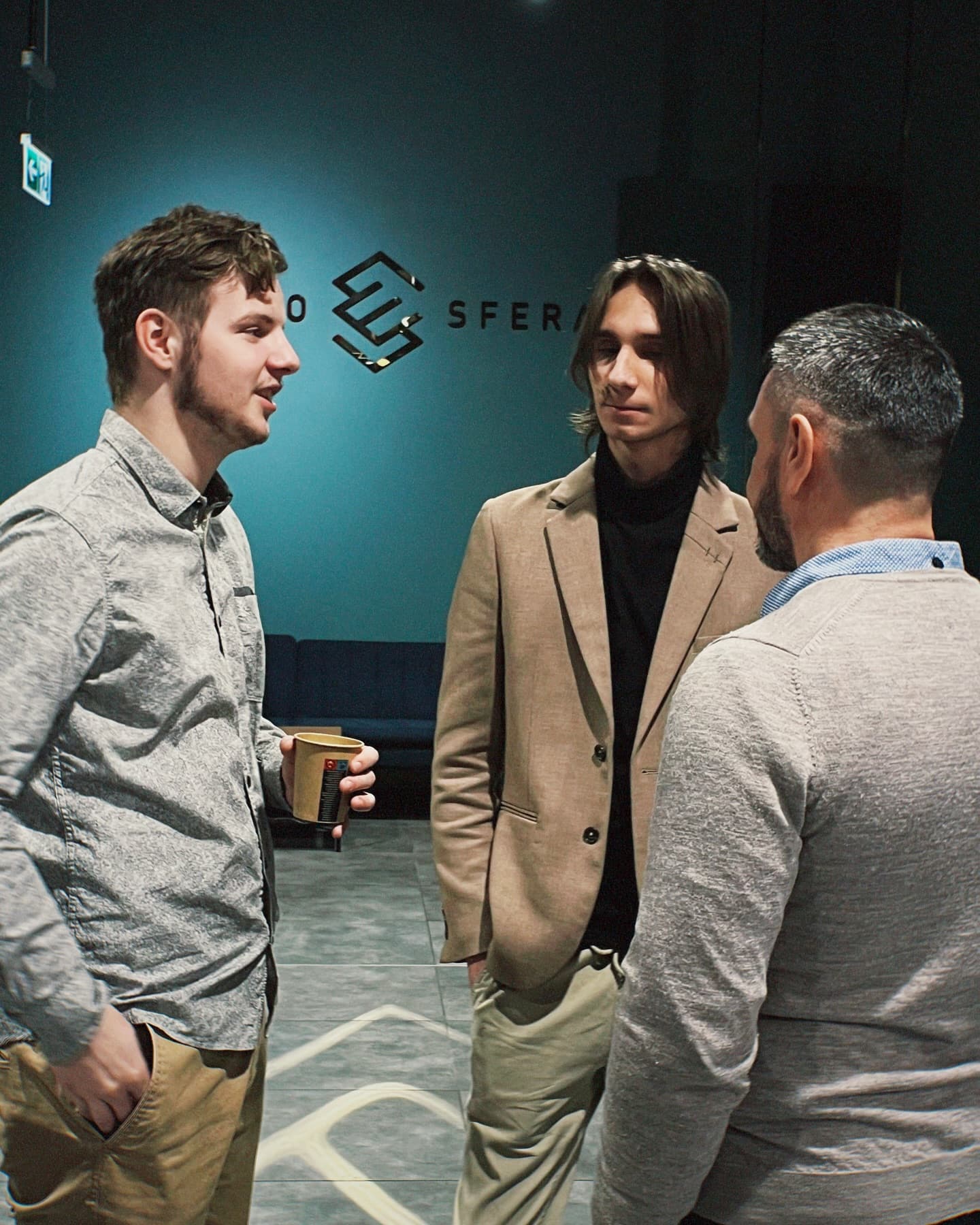 Молодые люди растут в вере и дружбе в молодежном служении GraceYouth